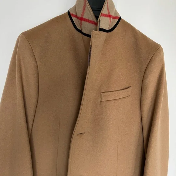 Burberry Beige/Tan Trench Coat Label Detail - Picture 14 of 16